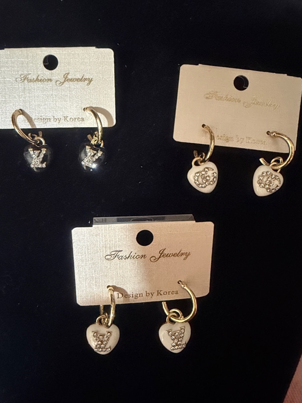 1x Fashion Jewelry Gold Hoop Earrings with Heart Charm - White and Black